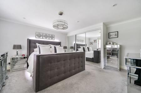 1300097-17-686bed...