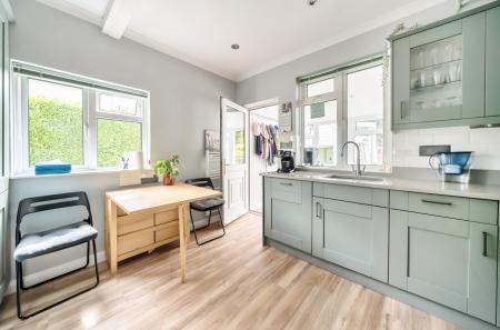 1320761-18-687943...