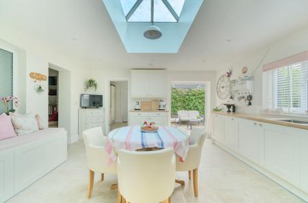 1335299-8-6894fb7...