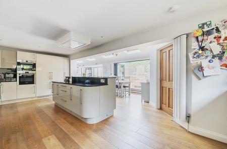 1336934-28-689b57...