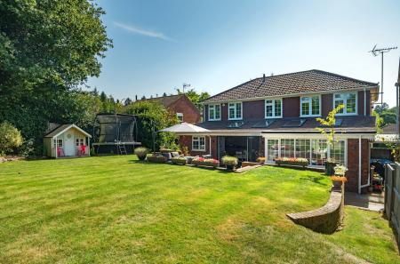 1336934-8-689b532...