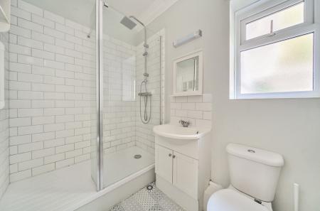 1334632-8-689b071...