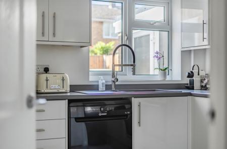 1347392-9-68b5c66...