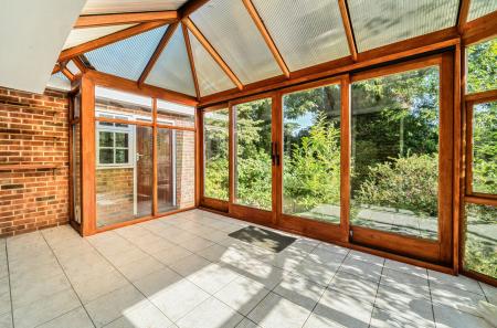 1343712-4-68a8347...