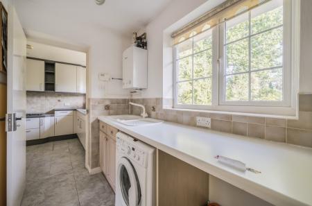 1343712-7-68a8350...