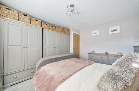 1343002-4-68a8c87...