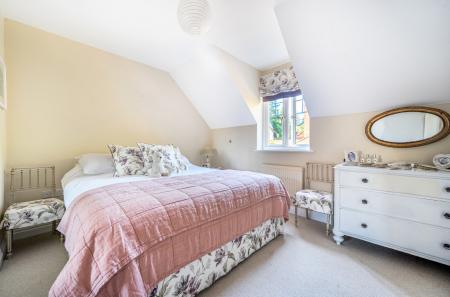 1348827-26-68da52...