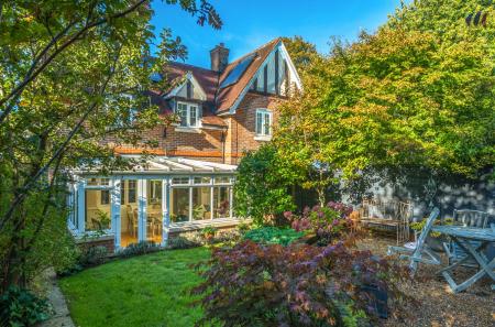 1348827-7-68da50c...