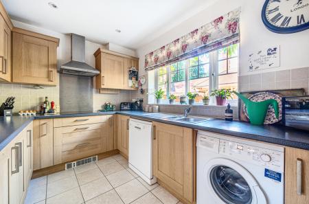 1348827-23-68da51...