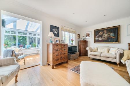 1348827-15-68da50...