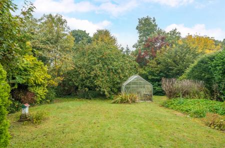 1360371-5-68de3c5...