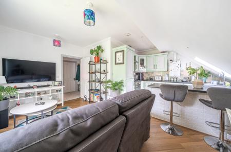 1373110-9-6904dcb...