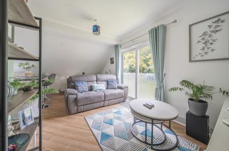 1373110-8-6904dc6...