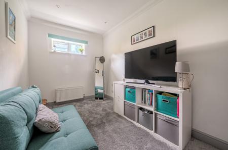 1373110-2-6904dc1...