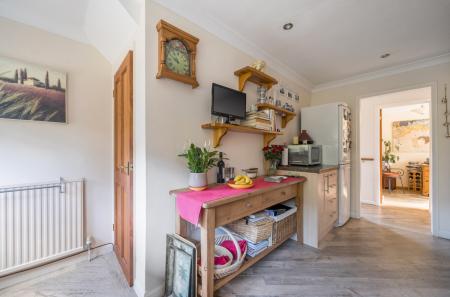 1381173-17-691af9...