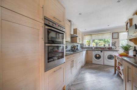 1381173-19-691af9...