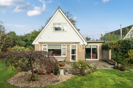 1381173-5-691af70...