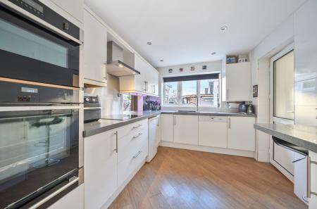 1385016-36-6925e2...