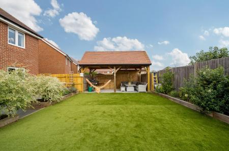 Hyton Drive deal for rent- garden