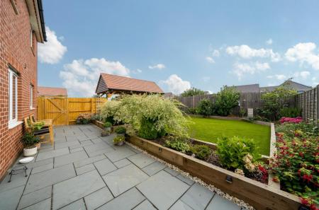 Hyton Drive deal for rent- garden