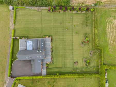 Preston Meadows 5 Bedroom Detached Property - Gard