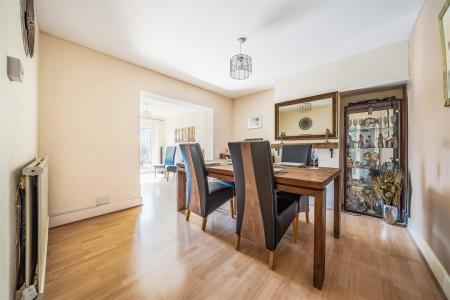 Gordon Road for Sale by Guildcrest Estates - dinin