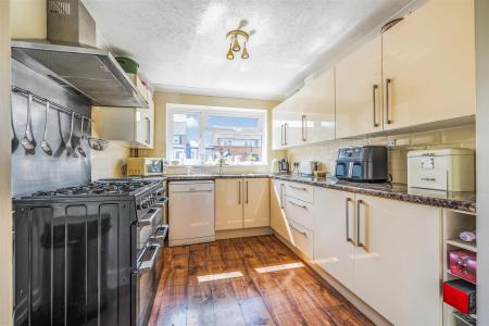 Gordon Road for Sale by Guildcrest Estates - kitch