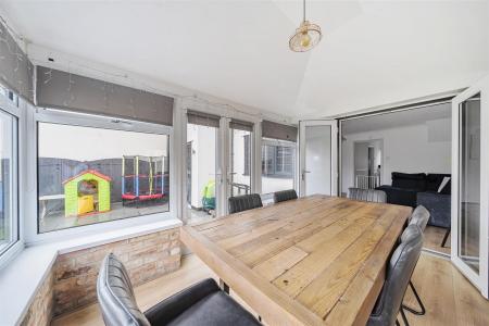 Homestead village Ramsgate, 3 bed room end of terr
