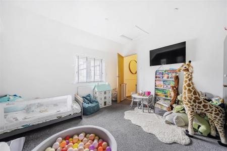 Homestead village Ramsgate, 3 bed room end of terr