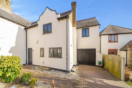 Homestead village Ramsgate, 3 bed room end of terr