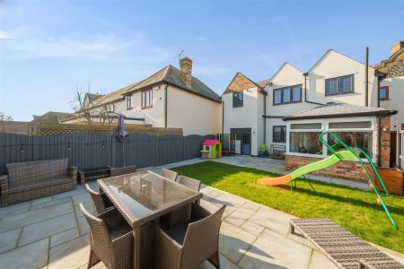 Homestead village Ramsgate, 3 bed room end of terr