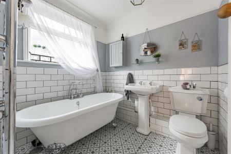 Orchard Road, Westbrook - 4 bedroom semi detached