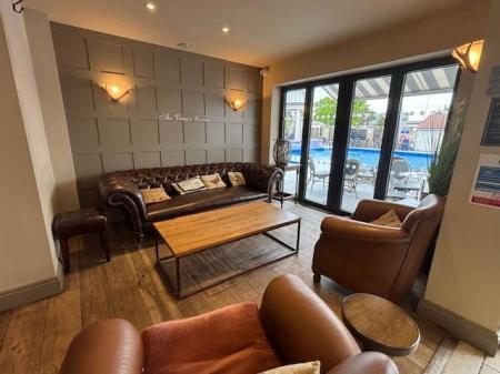 lounge...jpg