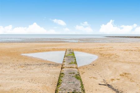 St Mildreds Gardens 2 Bedroom Apartment -  Beach S