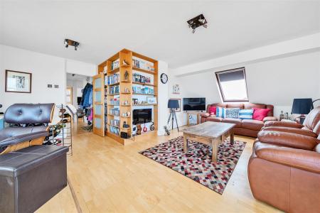 St Mildreds Gardens 2 Bedroom Apartment -  Living