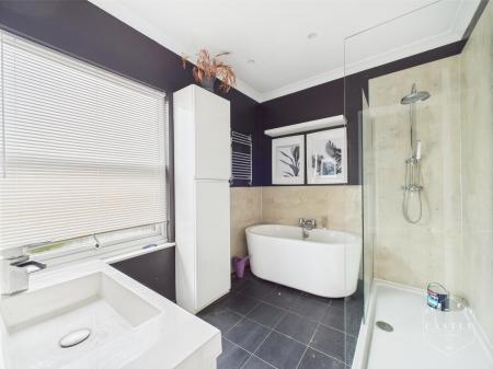 FAMILY BATHROOM