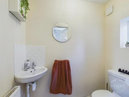 GUEST CLOAKROOM