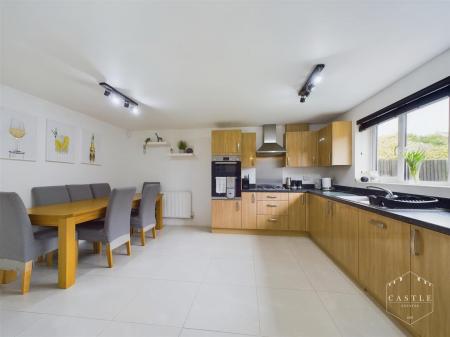 OPEN PLAN DINING KITCHEN