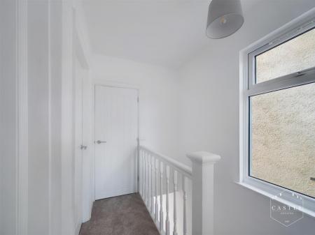 FIRST FLOOR LANDING