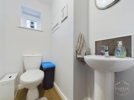 GUEST CLOAKROOM
