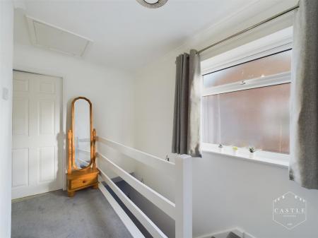 FIRST FLOOR LANDING