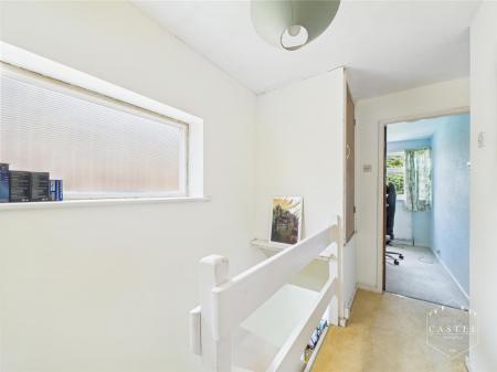 FIRST FLOOR LANDING