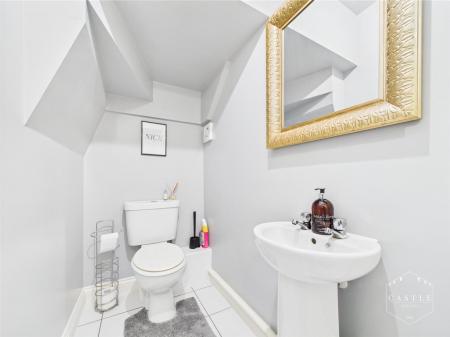 GUEST CLOAKROOM
