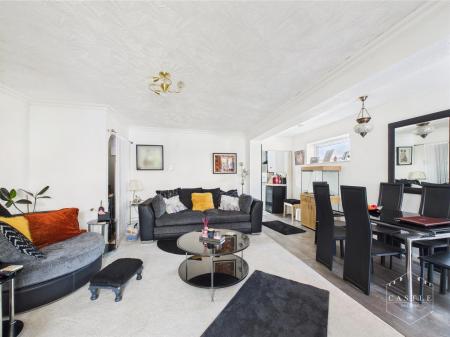 LOUNGE/DINING ROOM