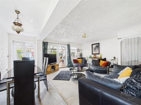 LOUNGE/DINING ROOM