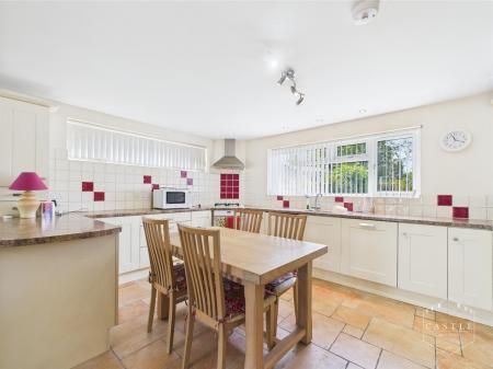 LIVING KITCHEN