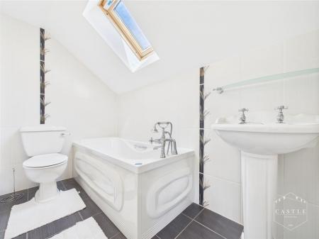 ENSUITE BATHROOM