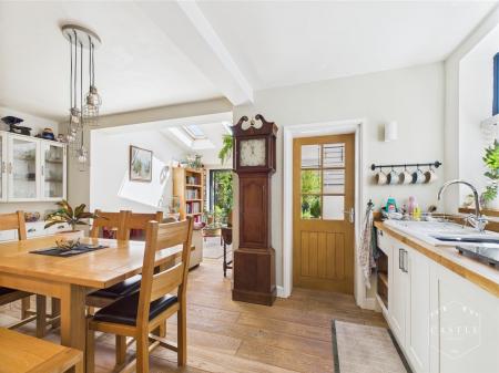 LIVING KITCHEN