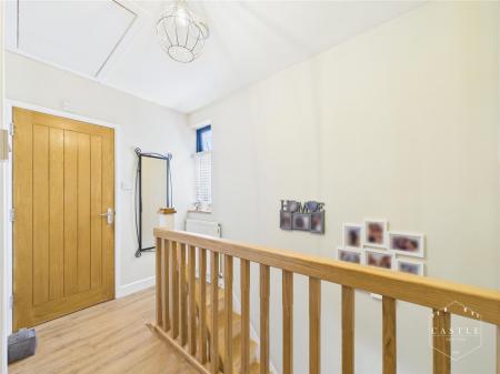 FIRST FLOOR LANDING