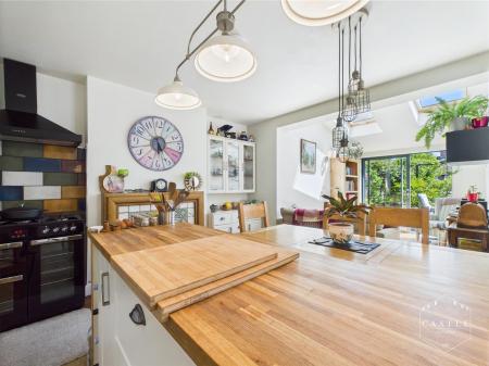 LIVING KITCHEN